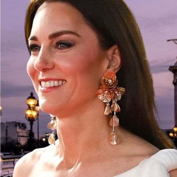 DANGLE CASCADES EARRINGS GOLD FASHION WOMEN EARRINGS CELEBRITY FAMOUS - Picture 5 of 5